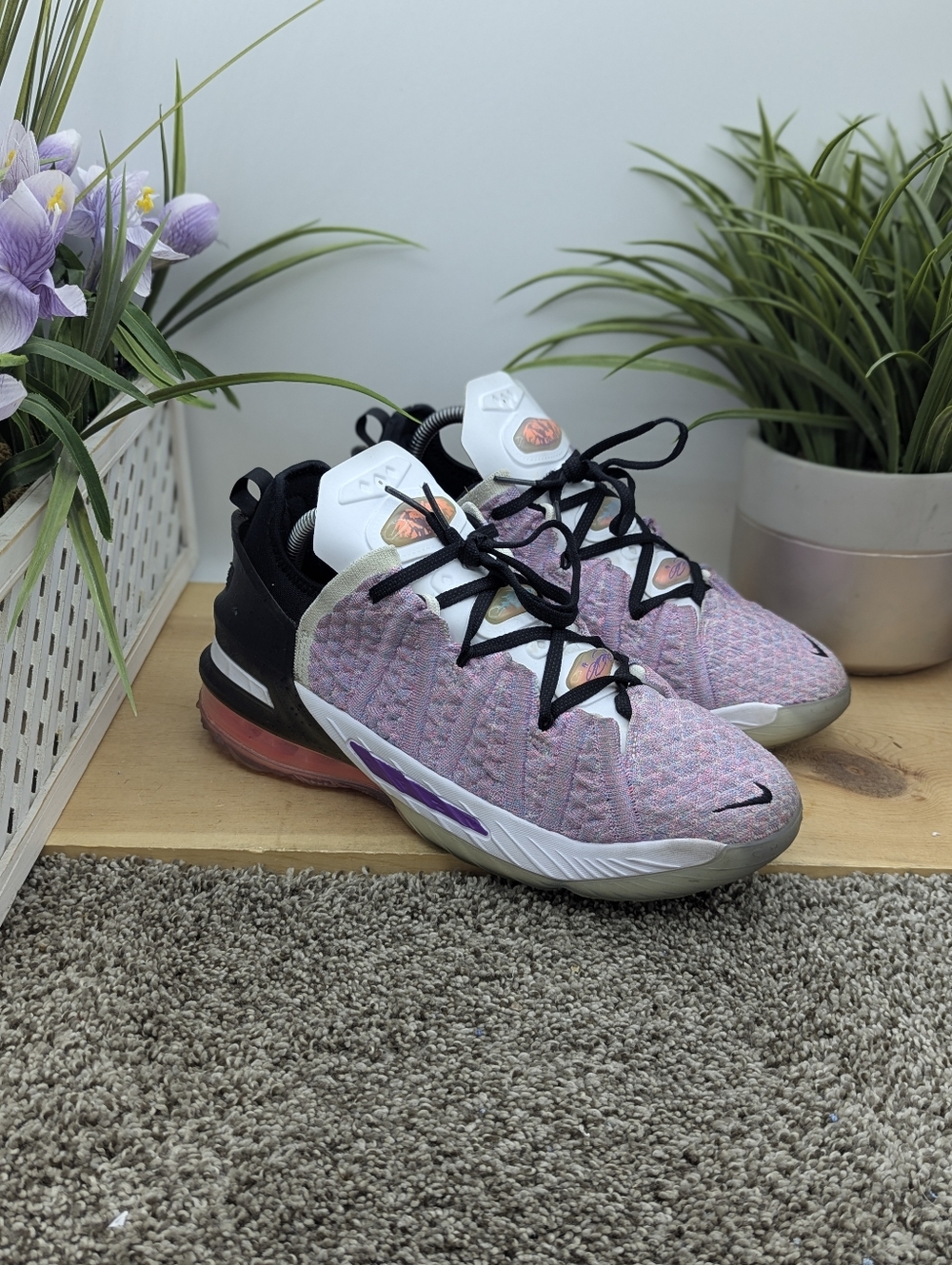 Nike LeBron 18 Graffiti Youth 6.5 Sports Shoes Women's Size 8 Casual Walking